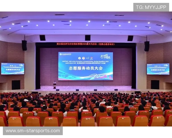 世界马拉松训练营开展志愿者培训与表彰活动